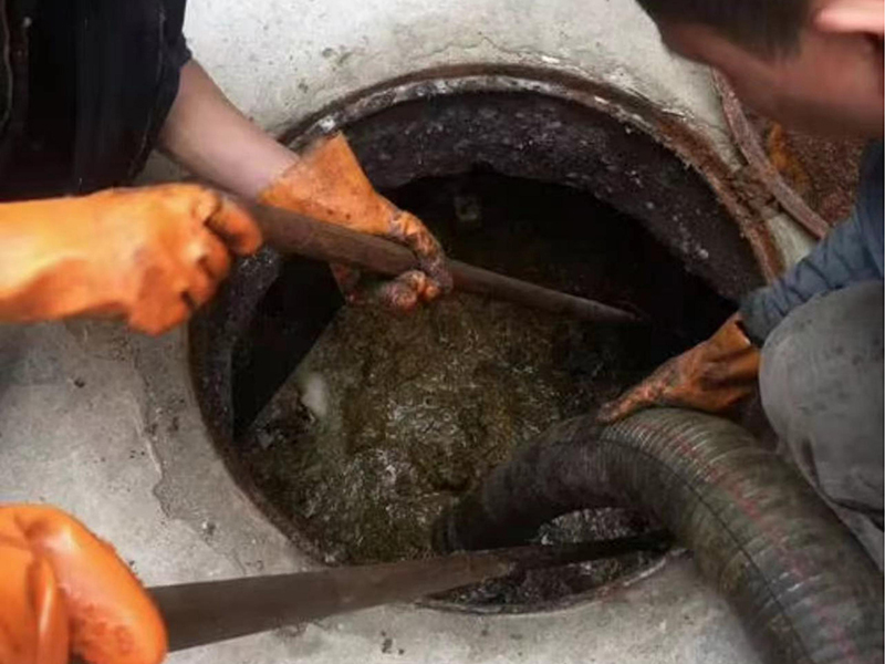 呼兰清理化粪池时如何避免沼气的危害?